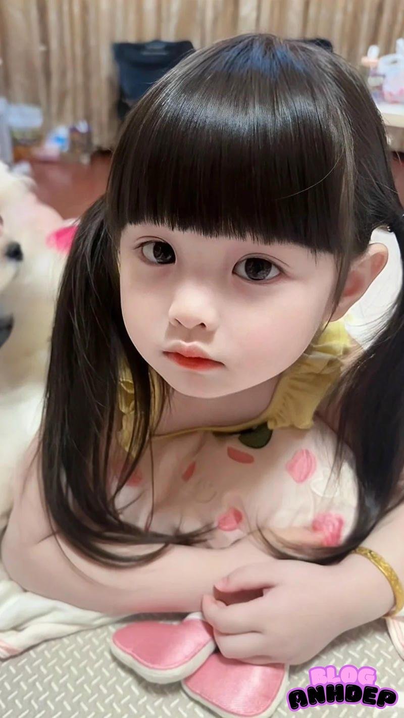 Album ảnh hình nền bé gái dễ thương sinh động