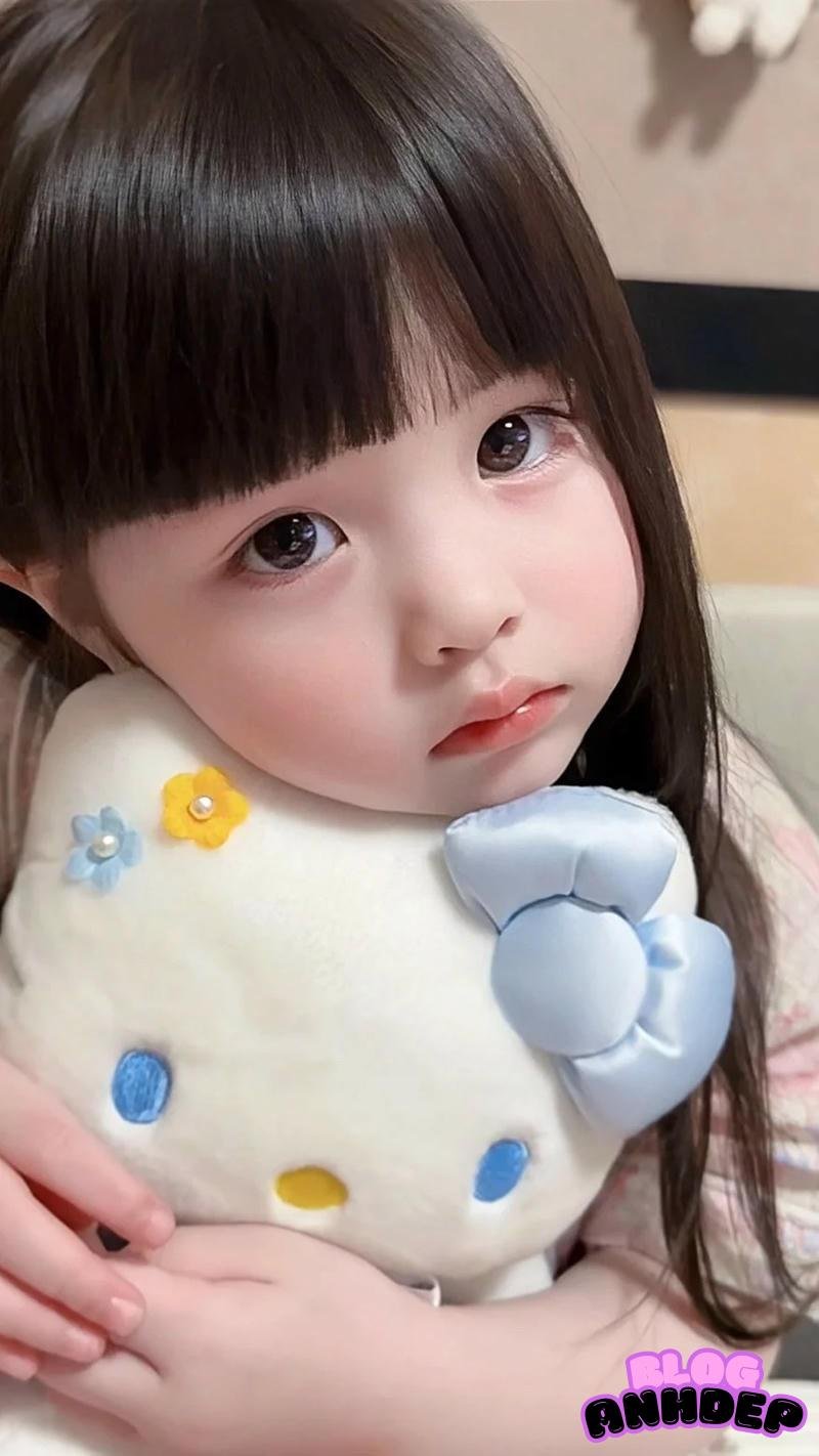 Ảnh mạng hình nền bé gái dễ thương phổ biến