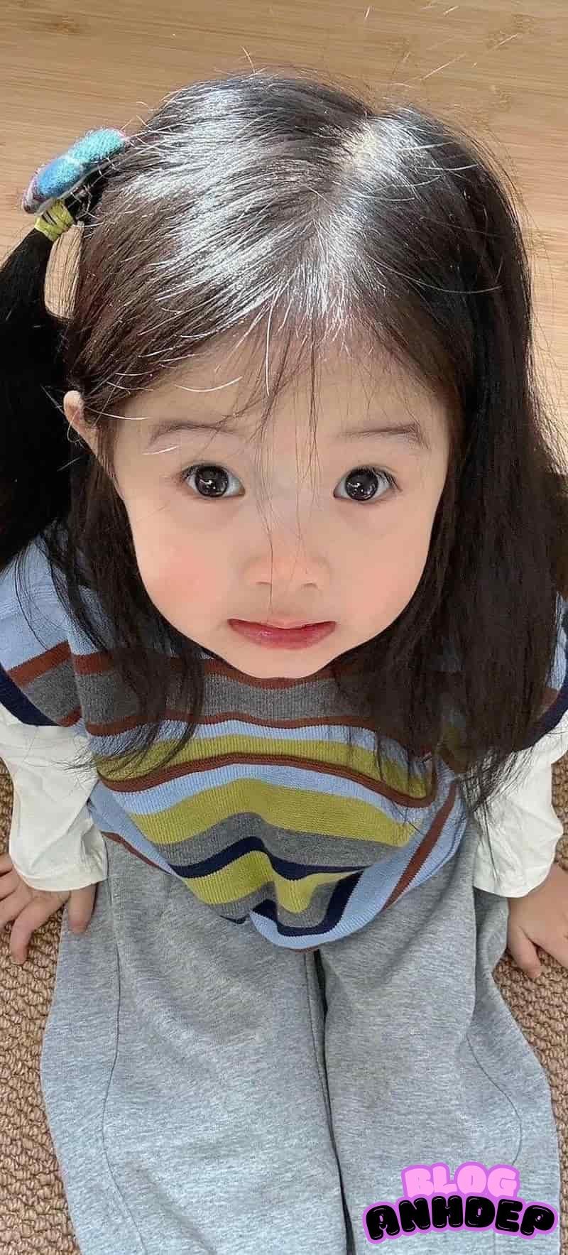 Ảnh ngộ nghĩnh hình nền bé gái dễ thương