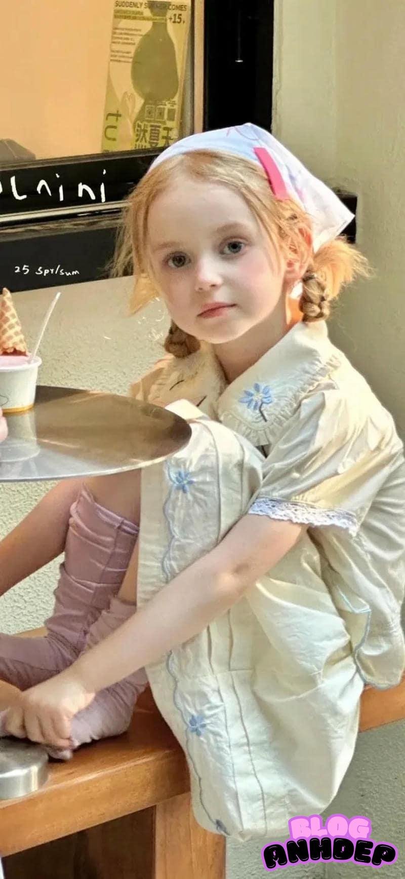 Ngắm ảnh hình nền bé gái dễ thương đáng yêu