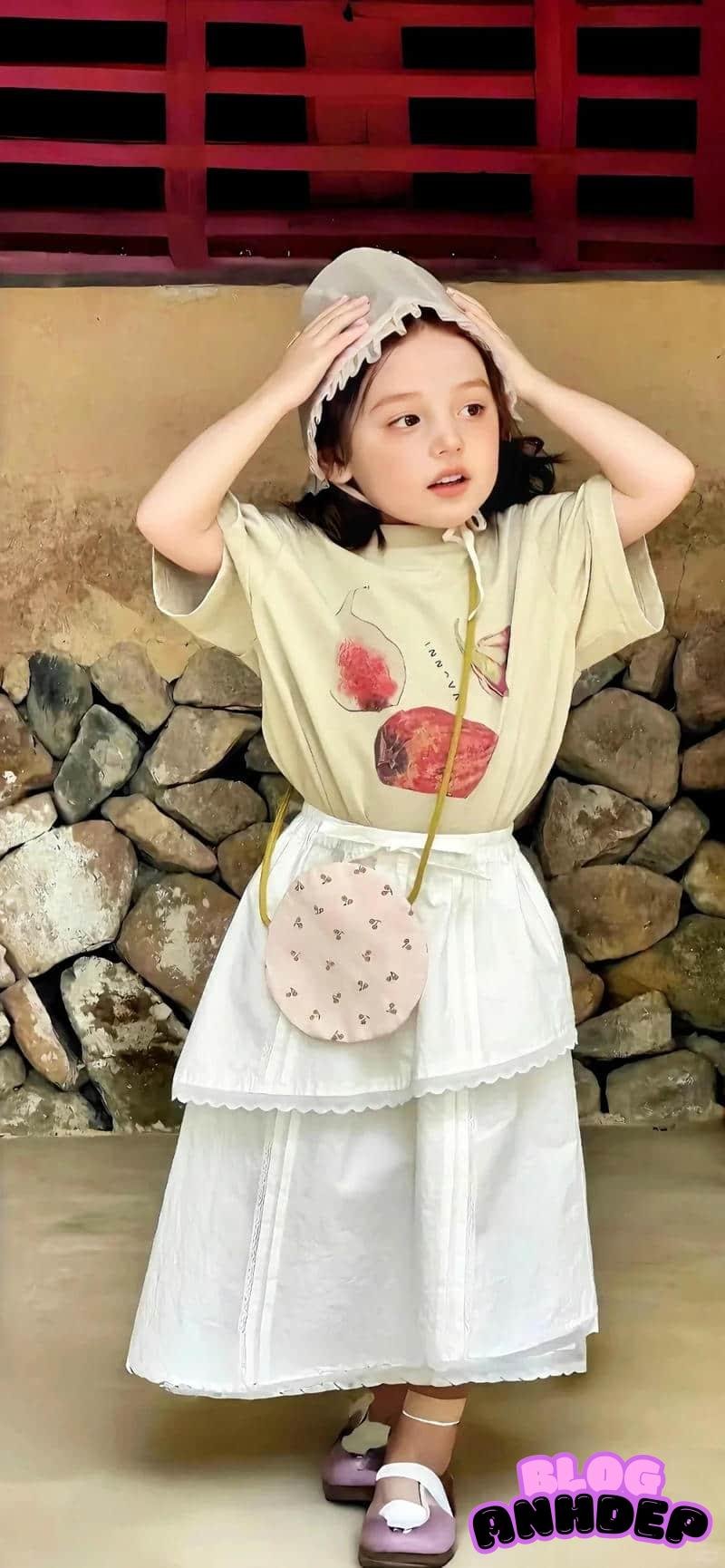 Ngắm ảnh hình nền bé gái dễ thương thân thiện