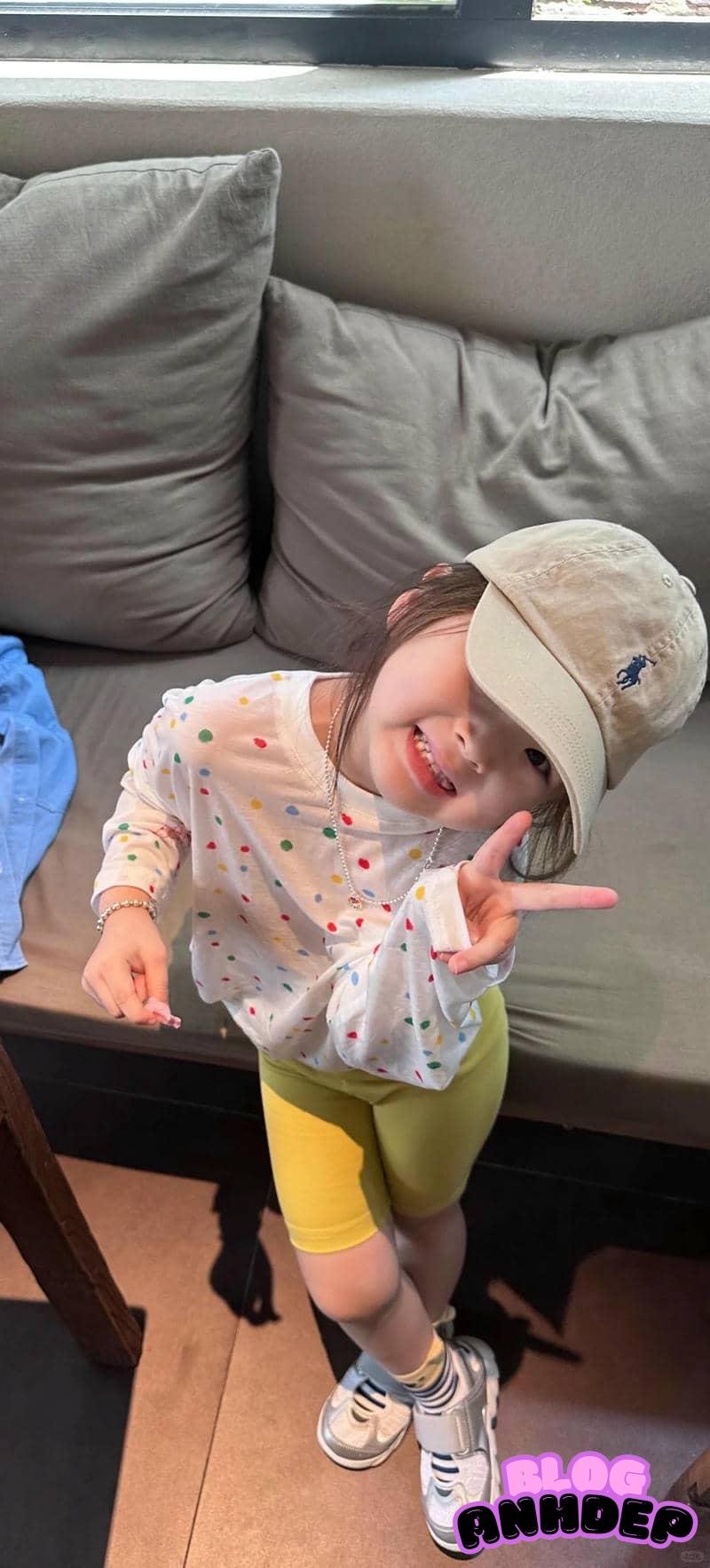 Tải ảnh hình nền bé gái dễ thương dễ nhìn