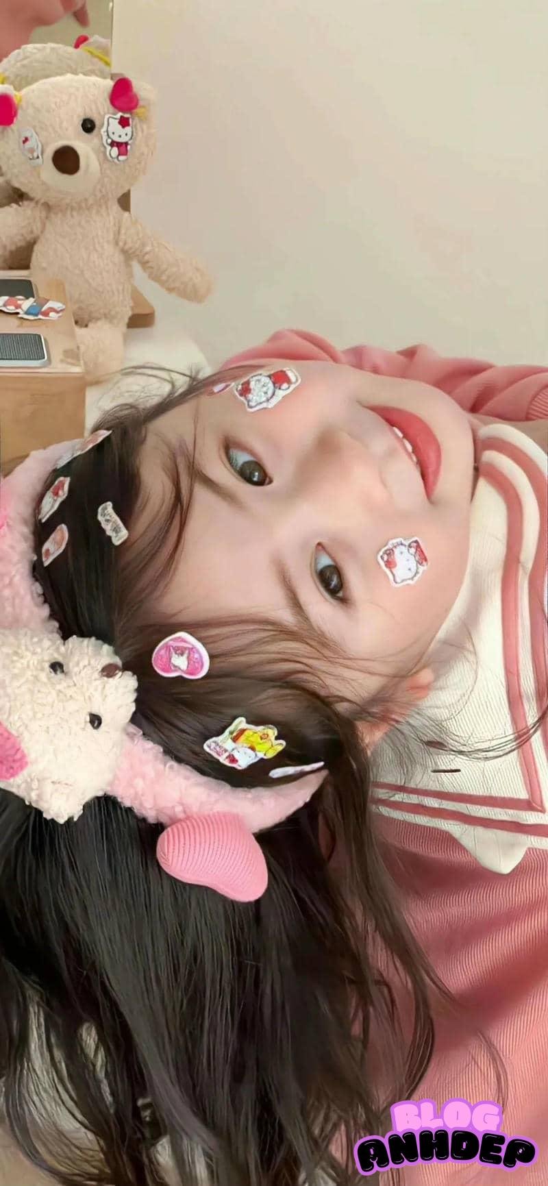 Xem ảnh hình nền bé gái dễ thương hài hòa