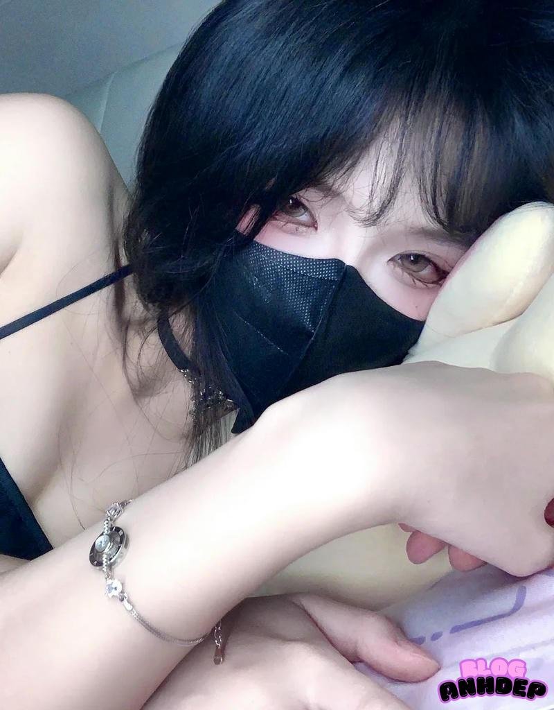 ảnh anime che mặt nữ