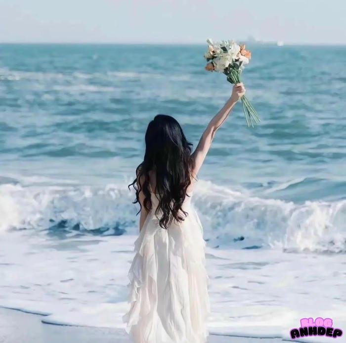 ảnh đại diện cô gái quay lưng ngầu