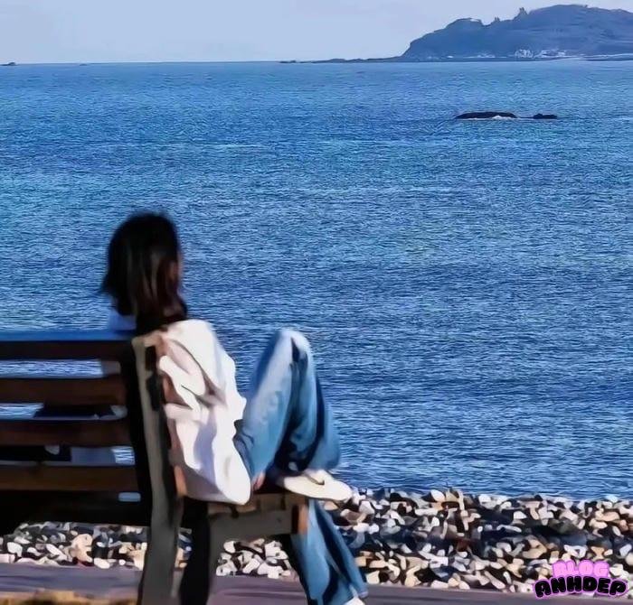 ảnh đại diện cô gái quay lưng