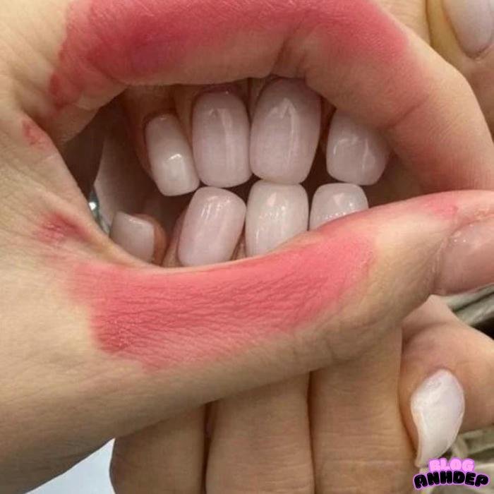 avatar bựa đôi môi