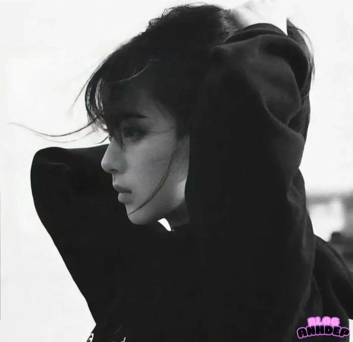 avatar cô đơn nữ bóng tối