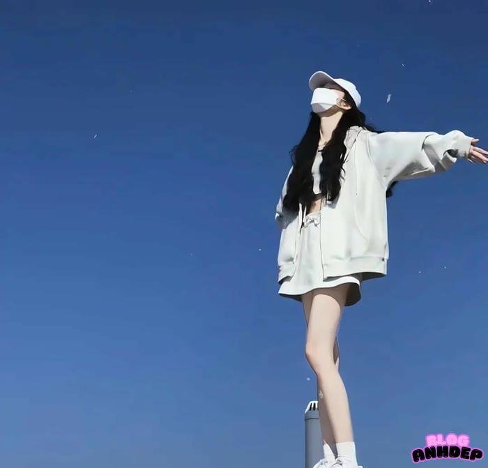 avatar cô đơn nữ tâm trạng buồn