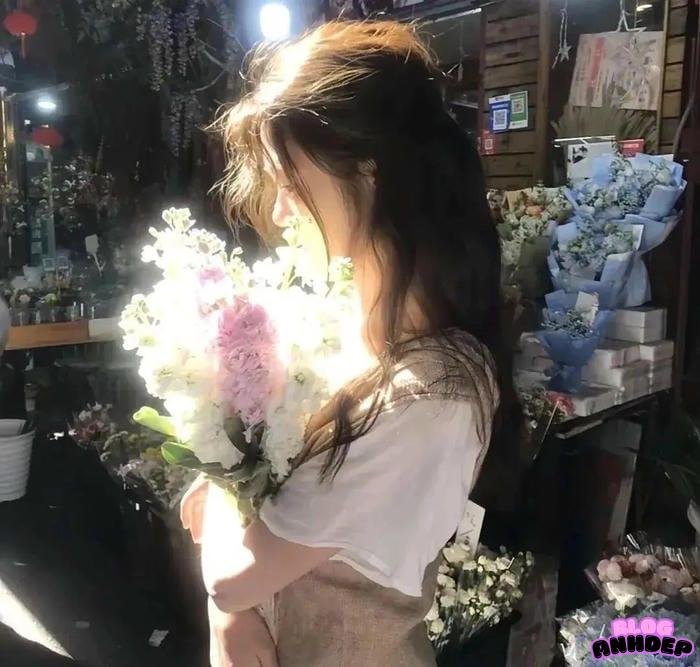 avatar cô đơn nữ trống vắng