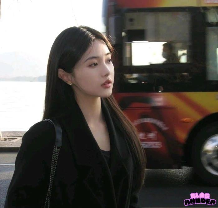 avatar cô đơn nữ xa xăm