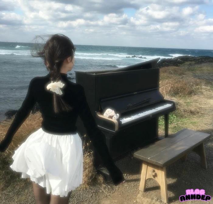 avatar cô gái chơi nhạc