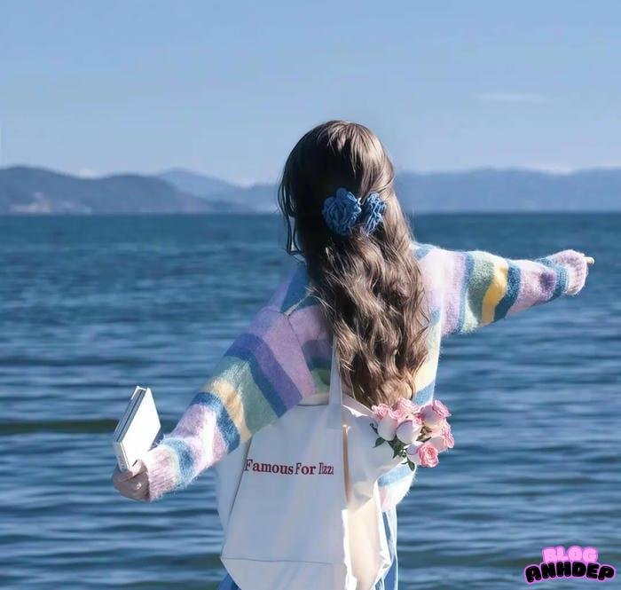 avatar cô gái quay lưng buồn