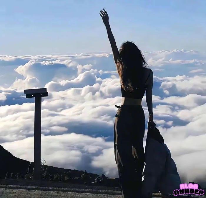 avatar cô gái quay lưng sâu lắng