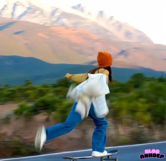 avatar cô gái quay lưng tâm trạng