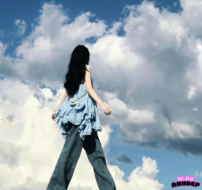 avatar cô gái quay lưng thiên nhiên