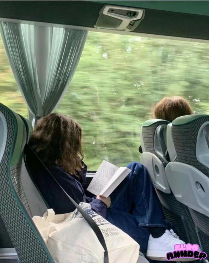 avatar facebook nữ đen trắng