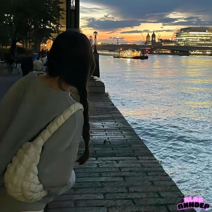 avatar facebook nữ sành điệu