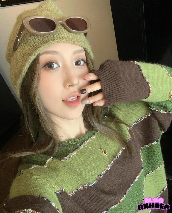 avatar gái xinh đeo kính