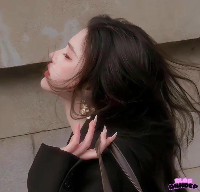 avatar nữ cô đơn sầu muộn