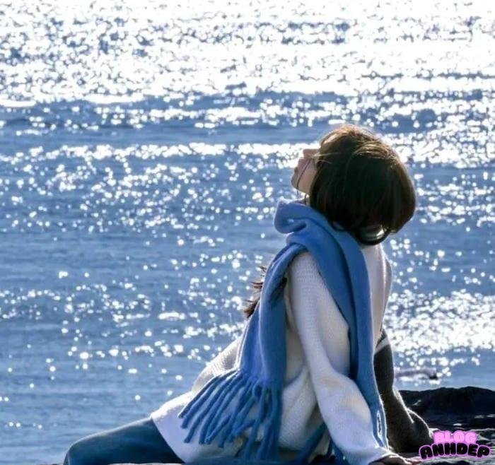 hình avatar cô gái quay lưng