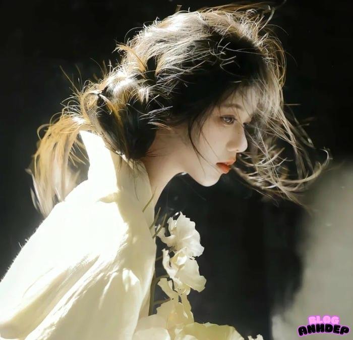 hình avatar nữ cô đơn